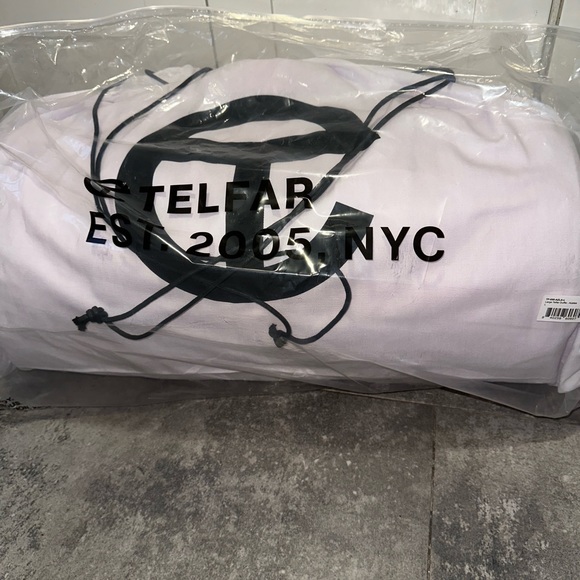 Large Telfar Duffle- Azalea - Picture 6 of 7